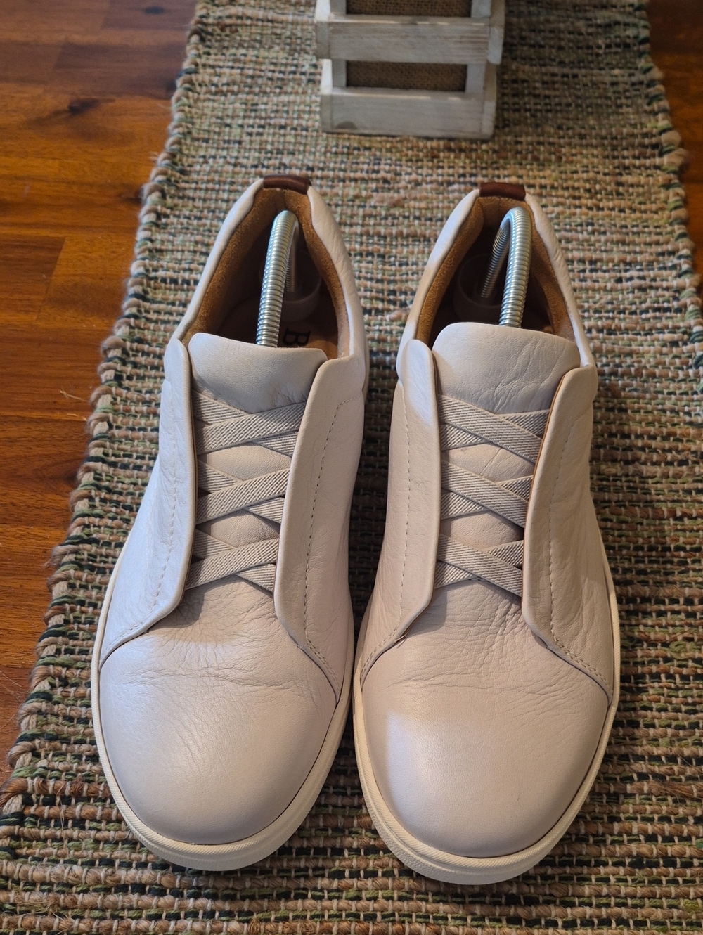 Born Banks Slip-On Leather Sneakers in Light Beige NEW!!! 11.5